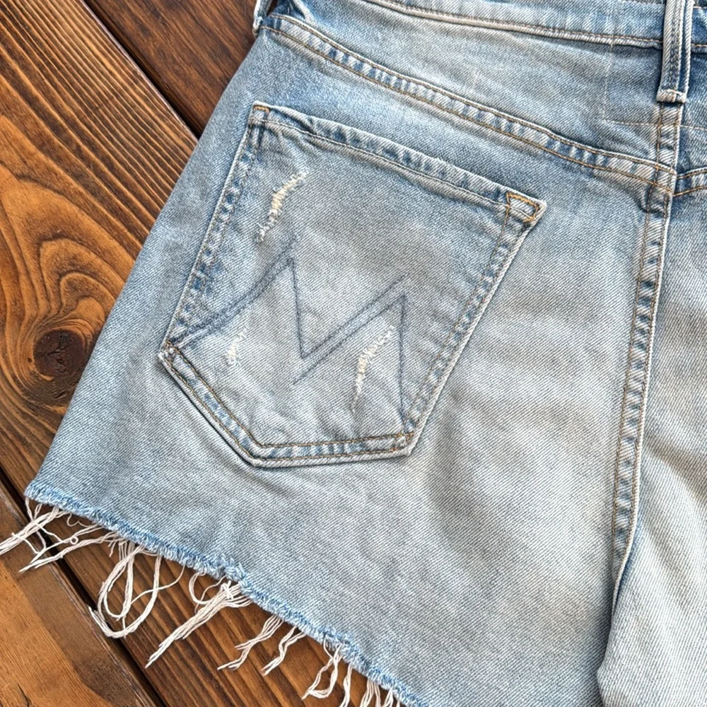 Mother, tomcat kick spray shorts, color true confessions. Button up. Size 33. - Picture 6 of 8